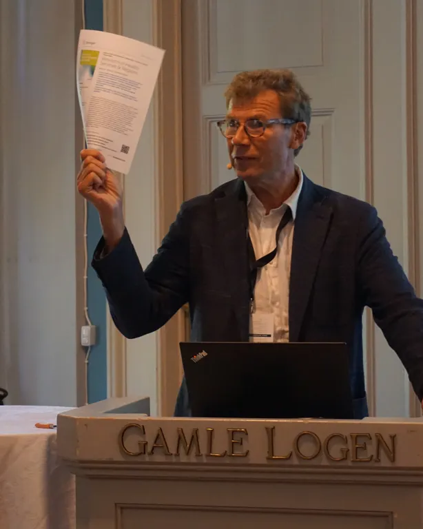 Ole Tjomsland doing a presentation