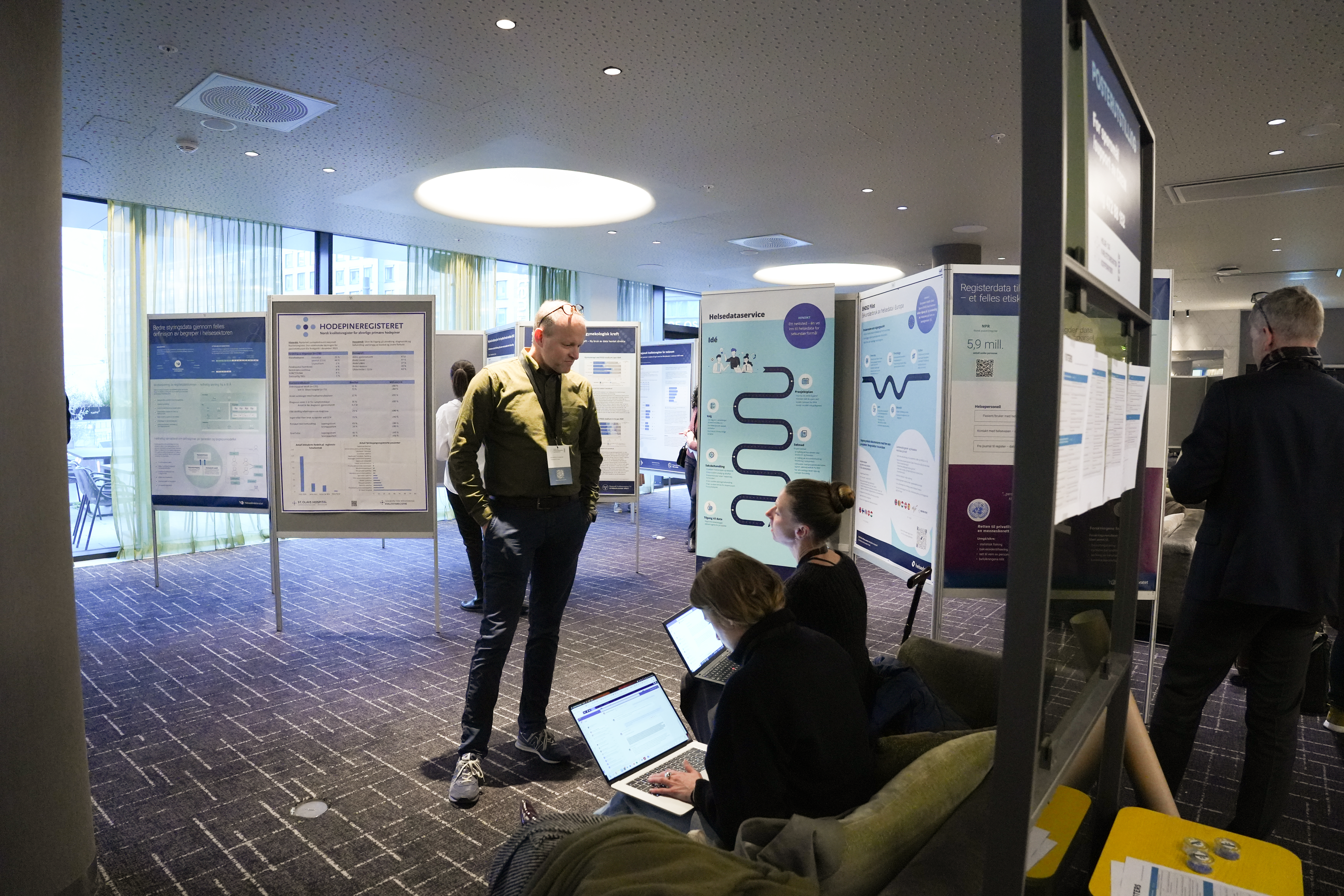 Person looking at a conference poster