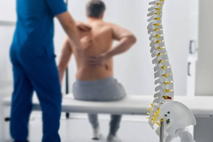 A person flexing the muscles