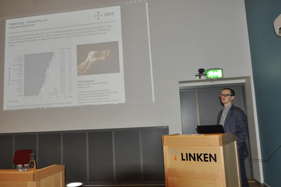 Frank Olsen holder presentasjon om Helseatlas i 2015