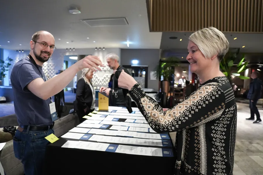 Ansatte fra SKDE på konferansen og hjelper til