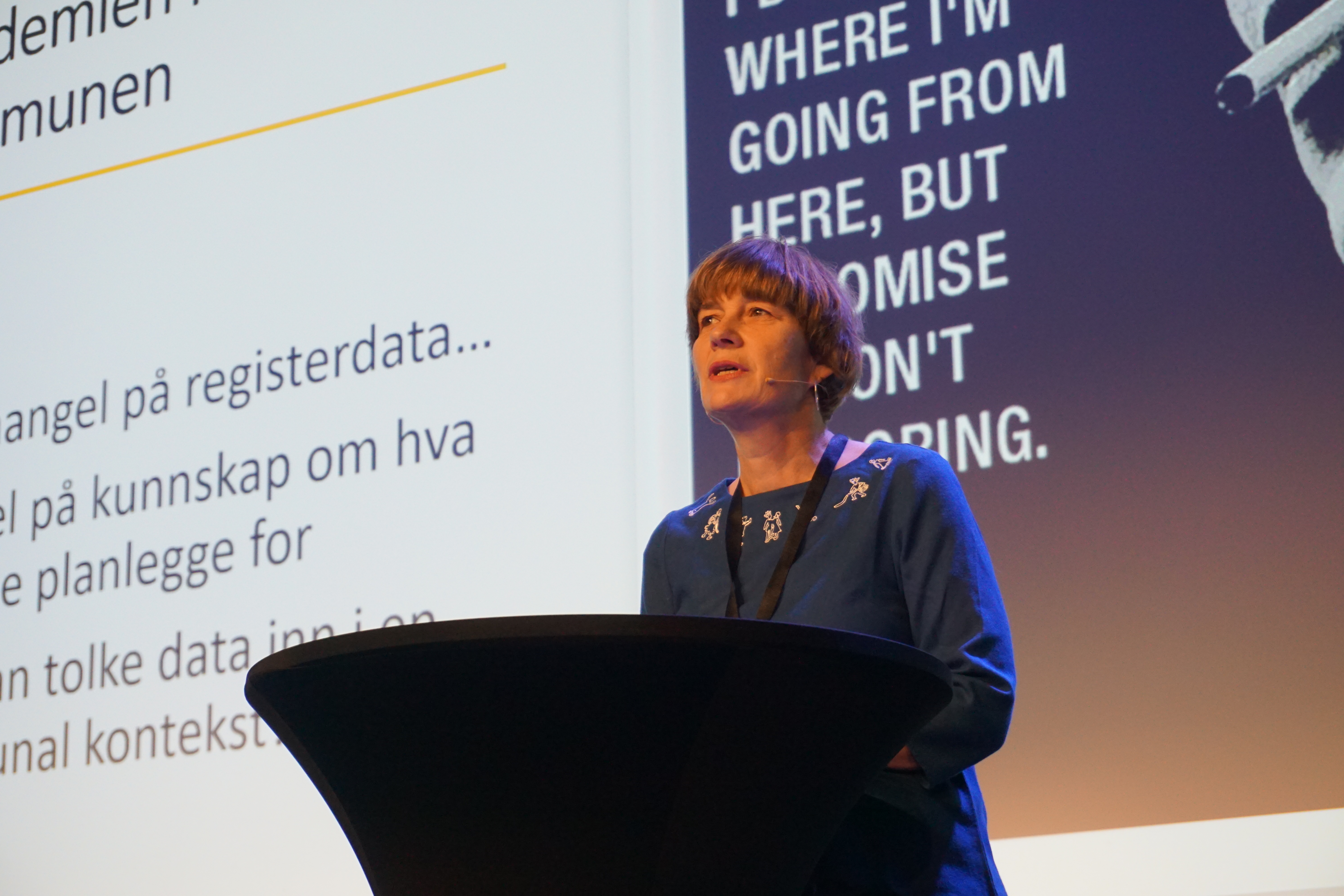 En kvinne holder framlegg på konferansen
