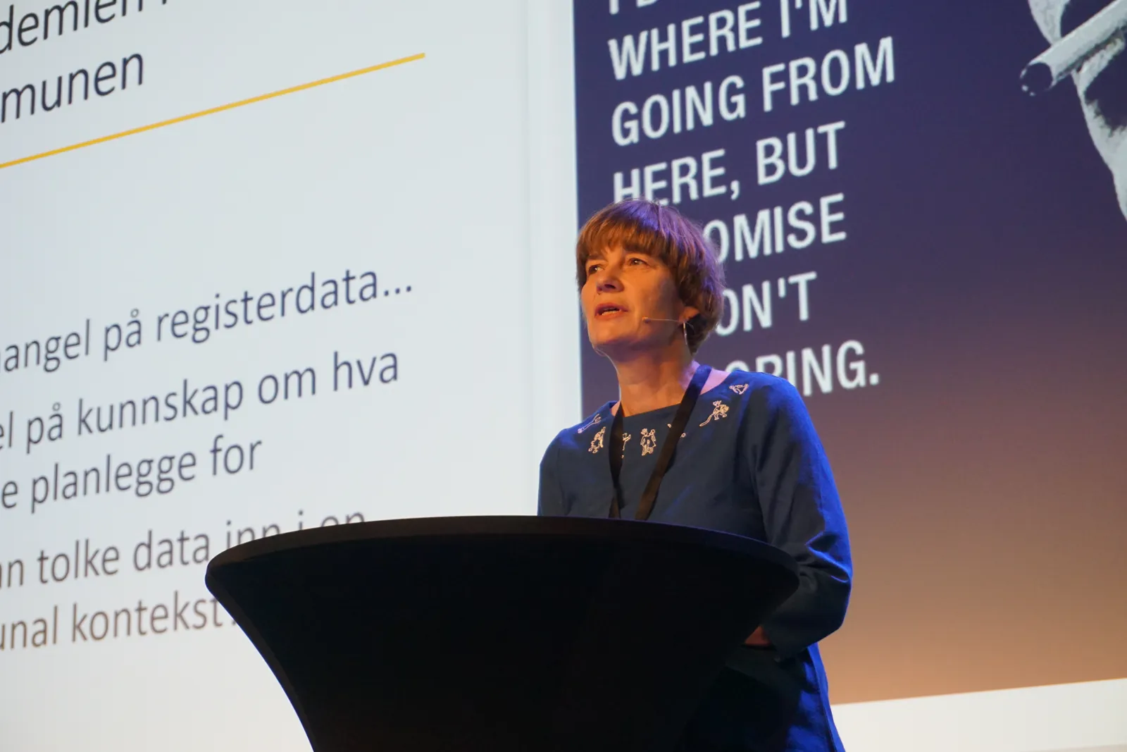 En kvinne holder framlegg på konferansen