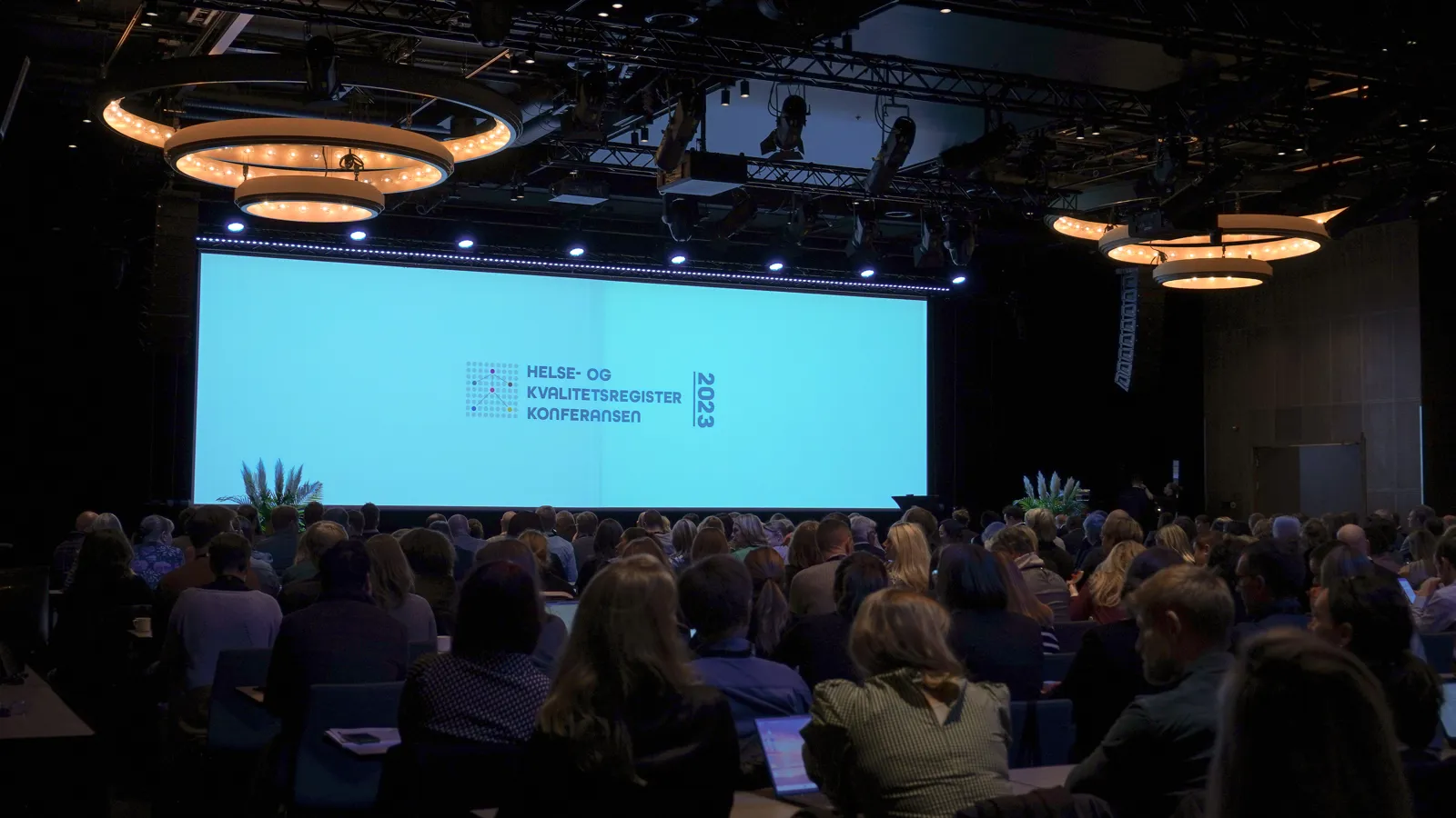 Bilde av personer på konferansen